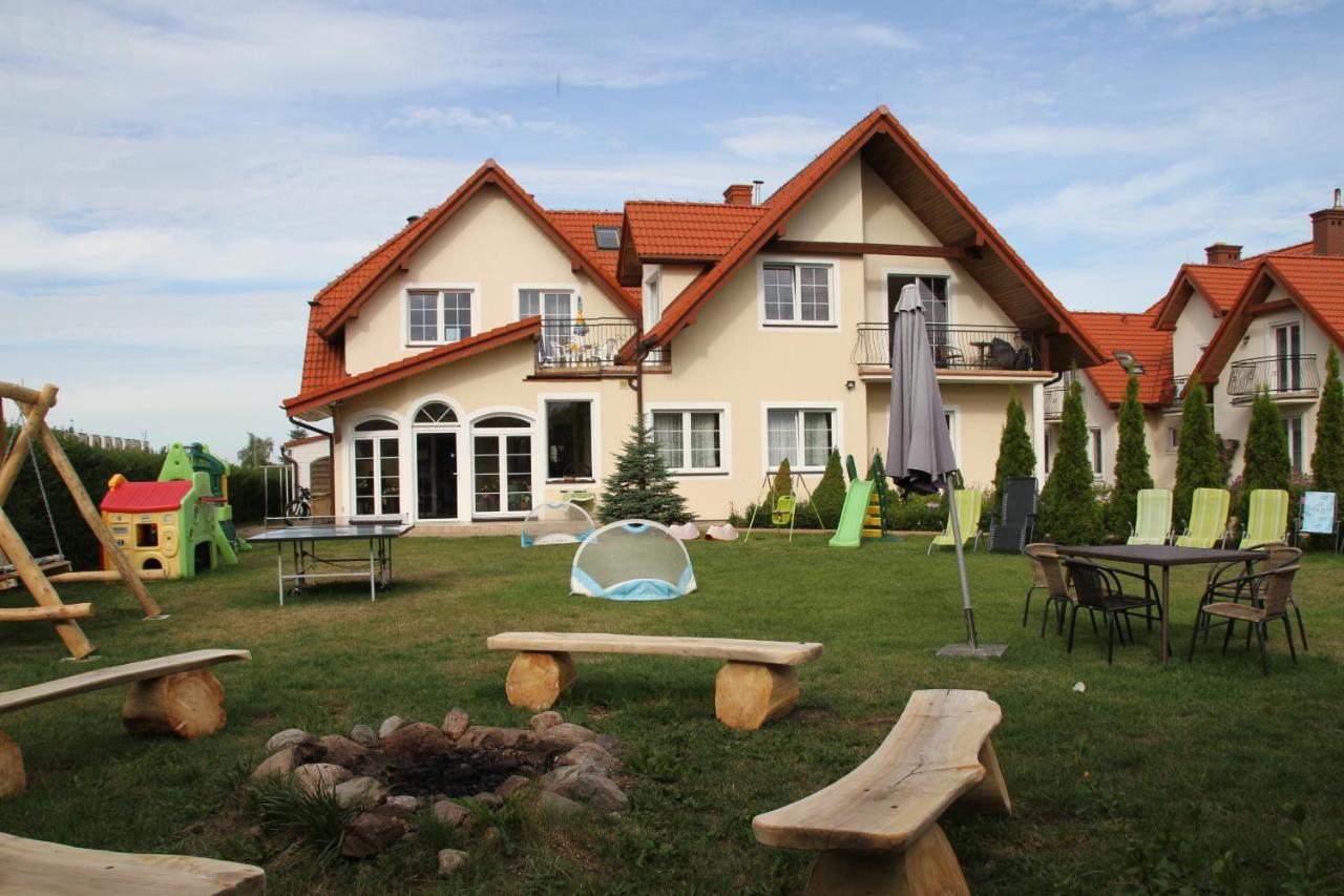 Dworek Leba I Domki Ranczo Itrich Exteriér fotografie