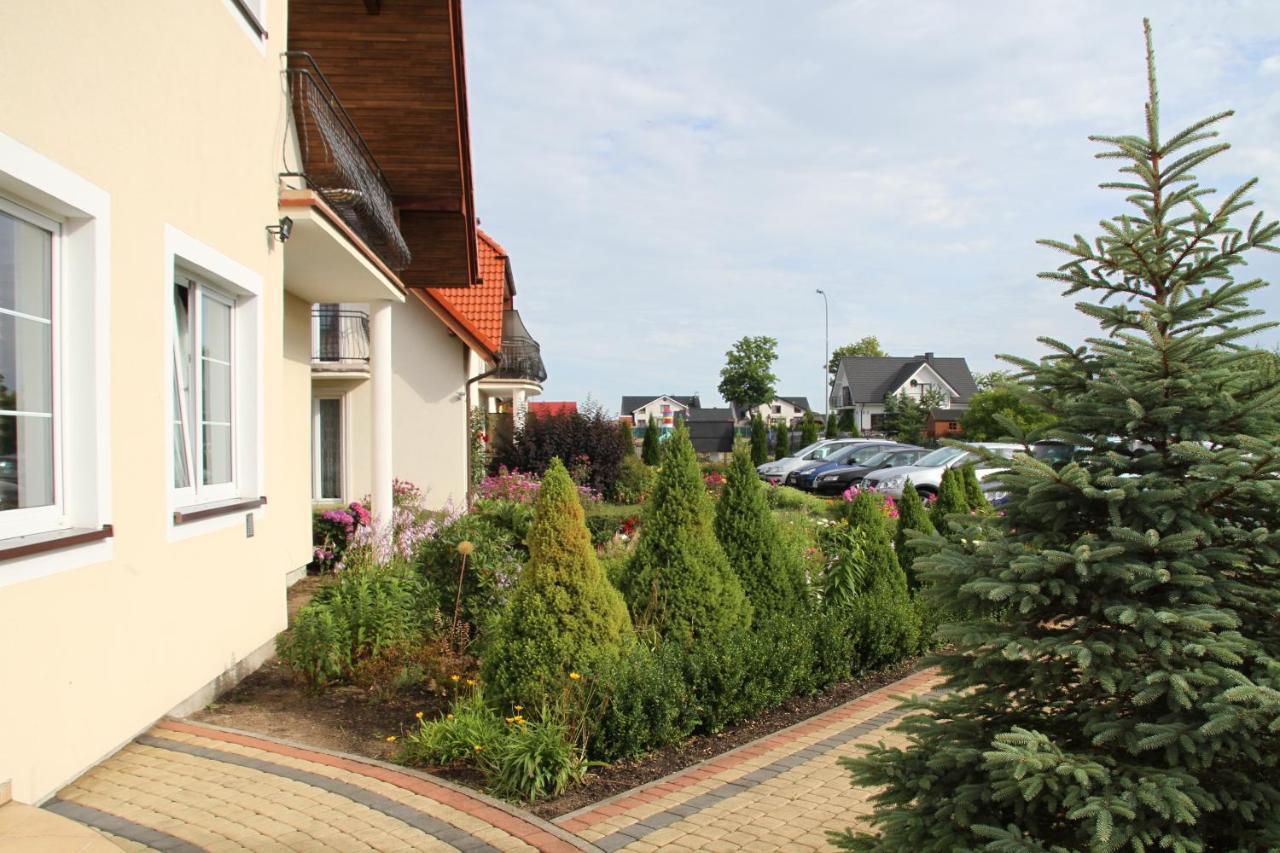 Dworek Leba I Domki Ranczo Itrich Exteriér fotografie